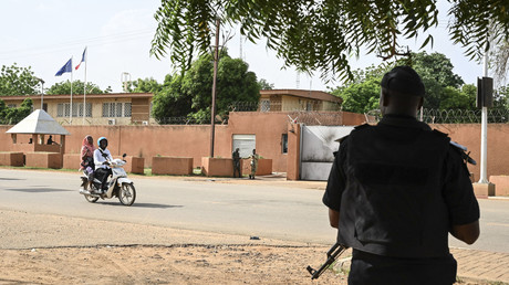 Niger : Macron annonce le retrait des forces françaises et le retour de l’ambassadeur