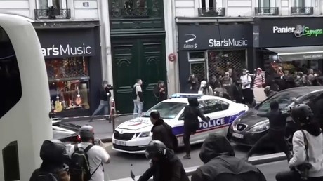 Voiture de police attaquée à Paris : Sandrine Rousseau fustige les forces de l'ordre