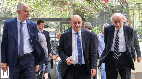 Le Drian le 13 septembre à Beyrouth avec le dirigeant druze Walid Jumblatt (à droite).