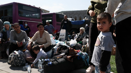 Des réfugiés du Haut-Karabagh attendent le 19 septembre à Goris avant d'être évacués vers d'autres villes d'Arménie.