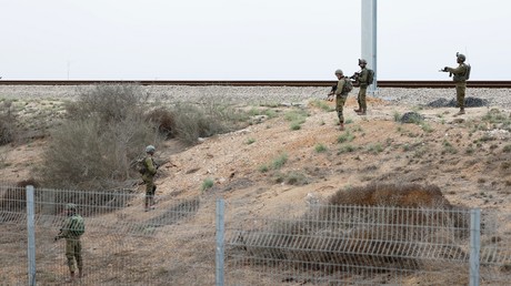 Patrouille israélienne dans les environs de Sdérot, à proximité de Gaza.