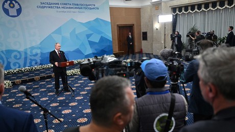 Le président russe Vladimir Poutine, lors d’une conférence de presse à Bichkek, le 13 octobre 2023.