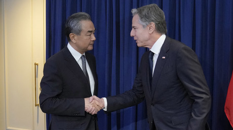 Le ministre chinois des affaires étrangères Wang Yi et son homologue américain Antony Blinken, en juillet 2023 (image d'illustration).