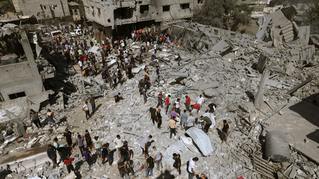 Des Palestiniens à Rafah après un bombardement israélien.