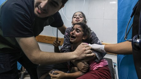 Enfants blessés dans le bombardement de l'hôpital Ahli Arab de Gaza.