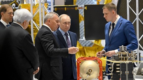 Le président russe Vladimir Poutine lors de la visite d’une exposition de projets potentiels de l'industrie spatiale de la société Energiya Korolyov Rocket and Space Corporation, le 26 octobre 2023 (photo d’illustration).