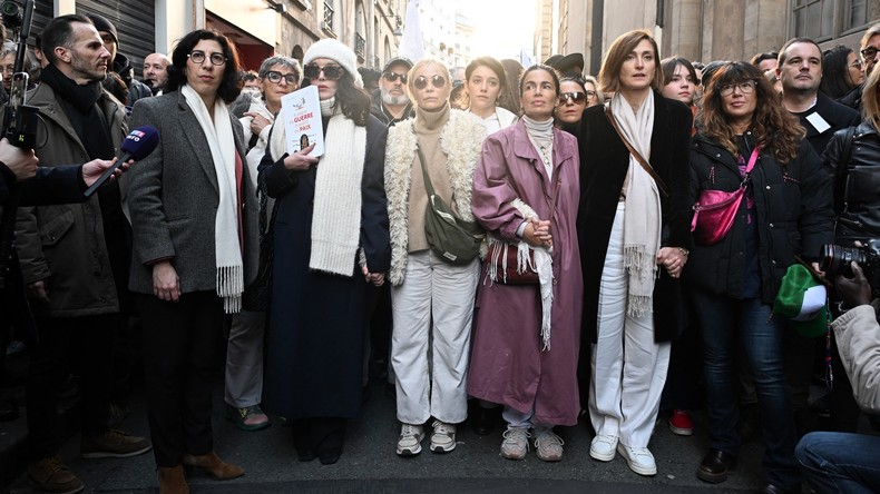 «Neutralité absolue»: le monde de la culture défile en silence à Paris pour la paix à Gaza