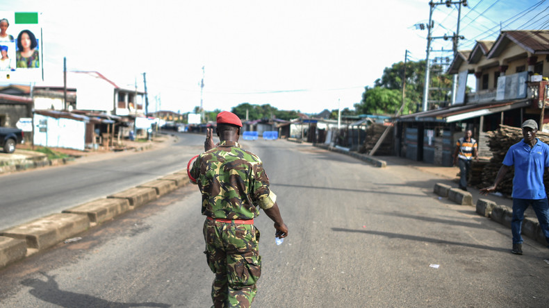 Sierra Leone : violents affrontements dans la capitale, le gouvernement dénonce un assaut sur une armurerie