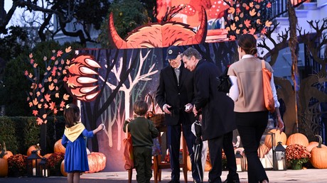 Halloween à la Maison Blanche : Zakharova blâme Blinken pour avoir déguisé son fils en Zelensky