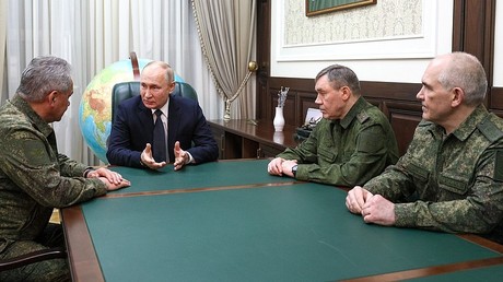 Russie : Poutine rend une visite surprise au QG de l'armée à Rostov-sur-le-Don