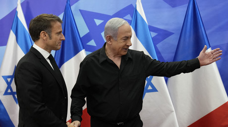 Emmanuel Macron en visite en Israël le 24 octobre 2023 pour rencontrer Benjamin Netanyahou.