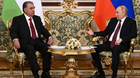 Vladimir Poutine rencontre le président du Tadjikistan Emomali Rakhmon