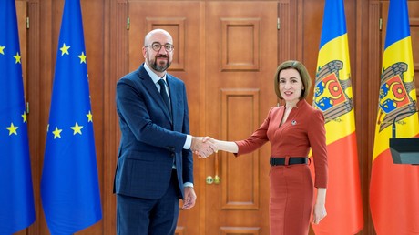 Rencontre entre le président du Conseil européen Charles Michel et la présidente de la République de Moldavie Maia Sandu à Chisinau le 4 mai 2022.