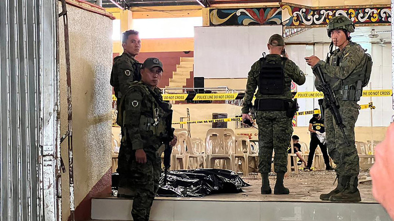 Philippines : quatre morts dans un attentat à la bombe lors d'une messe catholique revendiqué par l'Etat islamique