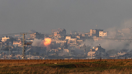 Une photo prise depuis le sud d’Israël, près de la frontière avec la bande de Gaza, le 6 décembre 2023, montre une explosion lors d’un bombardement israélien à Gaza, alors que les combats se poursuivent entre Israël et le groupe militant Hamas (photo d’illustration).
