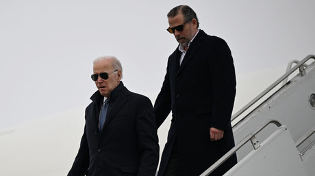 Joe Biden et son fils Hunter, en février 2023 (image d'illustration).