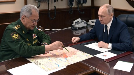 Donbass : Sergueï Choïgou annonce à Vladimir Poutine la prise de Mariinka