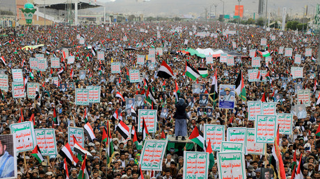 Manifestation à Sanaa organisée par les Houthis contre la coalition internationale dirigée par les Américains en mer rouge.