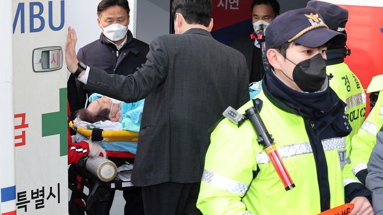 Corée du Sud : le chef de l'opposition poignardé lors d'une visite à Busan