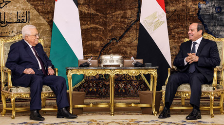 Abdel Fatah al-Sissi et Mahmoud Abbas au Caire le 8 janvier 2024.