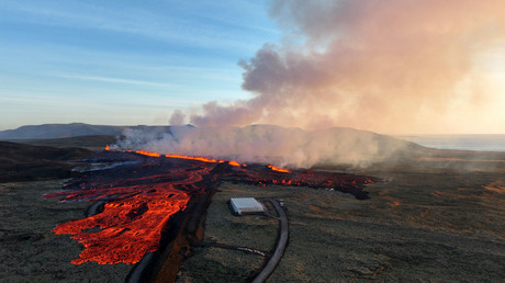 Islande : un volcan est entré en éruption à proximité du port de pêche de Grindavik