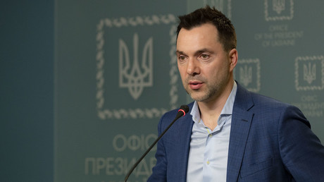 Zelensky a rejeté un accord de paix bénéfique avec la Russie, selon son ancien conseiller Oleksiy Arestovytch
