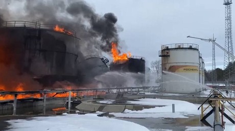 Russie : un dépôt pétrolier en feu après une attaque de drone ukrainien, plusieurs appareils abattus