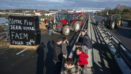 «La prochaine étape, ce sera certainement Paris» : la contestation des agriculteurs s'accentue à travers la France