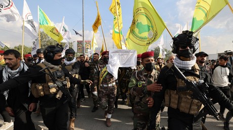 Membres des milices pro-iraniennes le 25 janvier lors des funérailles d'un combattant, à Bagdad (image d'illustration).