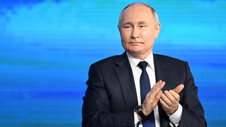 Poutine participe au deuxième congrès du Mouvement russe des enfants et des jeunes