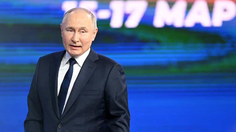 Vladimir Poutine visite l'Université d'État du génie civil de Moscou