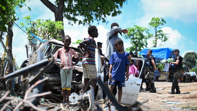 Suppression du droit du sol à Mayotte : les droites demandent une extension à la France métropolitaine