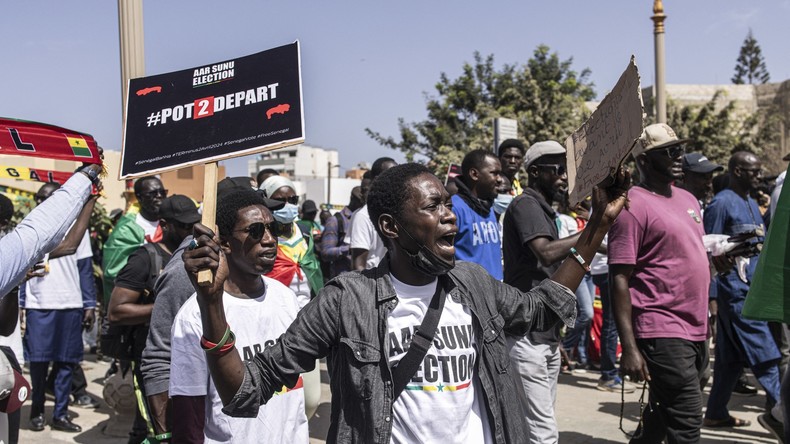 Marche électorale : les Sénégalais protestent contre le report des élections