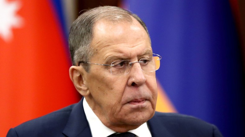 Lavrov tient une conférence de presse après s'être entretenu avec le Premier ministre yéménite