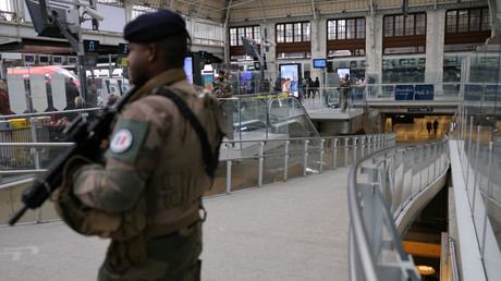 Attaque au couteau Gare de Lyon : le suspect dit souffrir de «troubles psychiatriques»