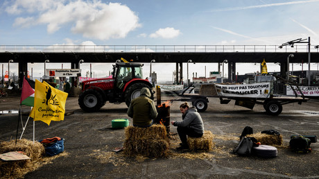Agriculteurs en colère : les forces de l'ordre évacuent les derniers blocages en France