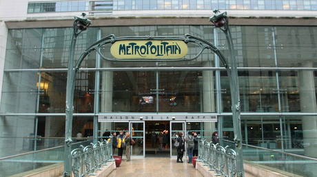 Paris : plusieurs centaines d'ouvriers de maintenance envahissent le siège de la RATP