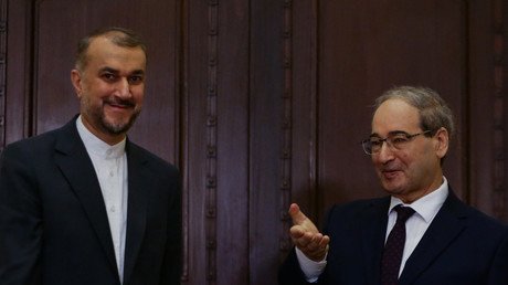 Hossein Amir Abdollahian et Faisal Mekdad en conférence de presse à Damas le 11 février 2024.