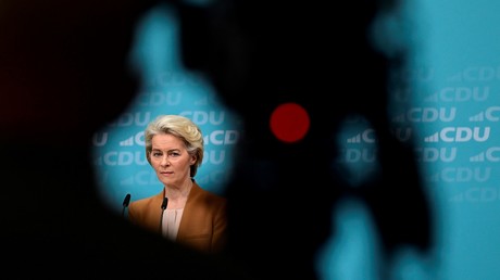 Von der Leyen brigue un second mandat : les oppositions s'indignent, LR contraint de se positionner