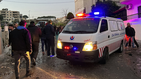 Une ambulance à Nabatiyé après une frappe israélienne le 22 février.