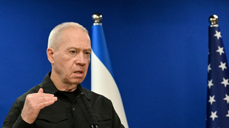 Le ministre israélien de la Défense Yoav Gallant lors d'une réunion avec son homologue américain Lloyd Austin en décembre 2023 à Tel-Aviv (image d'illustration).