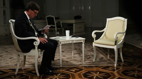 Tucker Carlson avant son entretien avec Vladimir Poutine, le 6 février 2024 au Kremlin (image d'illustration).