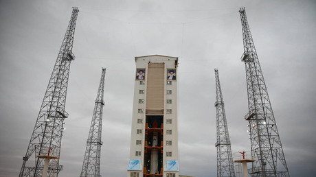 Le porte-satellite iranien à deux étages Simorgh (Phoenix) sur une plate-forme de lancement (image d'illustration).