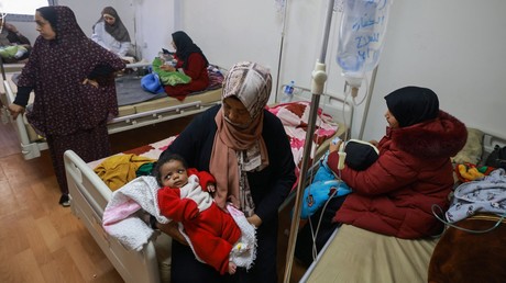 Enfants souffrant de malnutrition dans un centre de santé à Rafah, le 4 mars 2024.