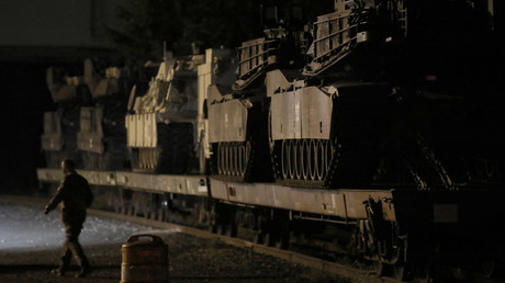 Des chars Abrams M1A1 et d'autres véhicules militaires sur des wagons dans une gare de triage à Washington, D.C. (photo d'illustration).