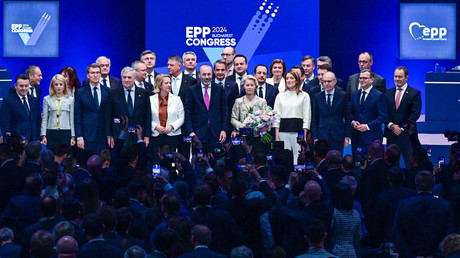 L'investiture d'Ursula von der Leyen a été rejetée par les élus français du PPE qui ne figurent pas sur la «photo de famille» réalisée à l'issue du scrutin interne.