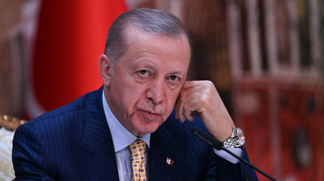 Erdogan en conférence de presse le 8 mars 2024.