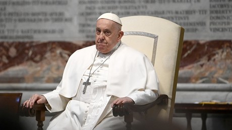 Le Pape appelle l'Ukraine à négocier, Kiev répond ne «jamais» hisser le drapeau blanc