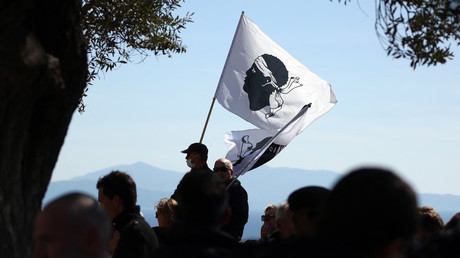 Accord sur l’autonomie de la Corse : le gouvernement français satisfait, la droite sénatoriale mécontente