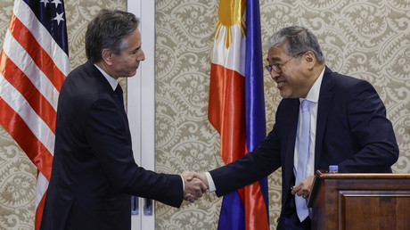 Le secrétaire d'Etat américain Antony Blinken et le secrétaire philippin aux Affaires étrangères Enrique Manalo, le 19 mars à Manille.